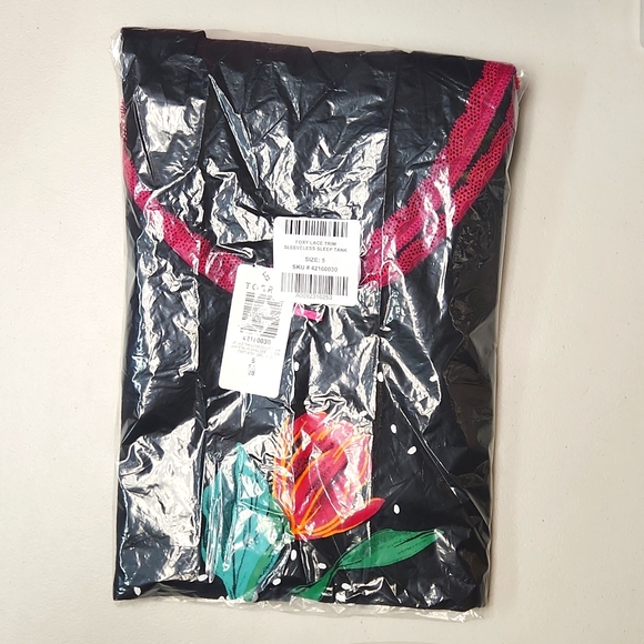 ❤️NWT VINTAGE TORRID SKELETON ROSE PRINT - FOXY LACE TRIM SLEEP TANK - PLUS SIZE - Picture 8 of 16